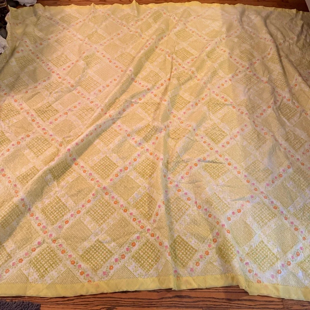 2.1Vtg Floral Plush Blanket 90x102.75 Yellow Pink Green Satin Binding Queen/King